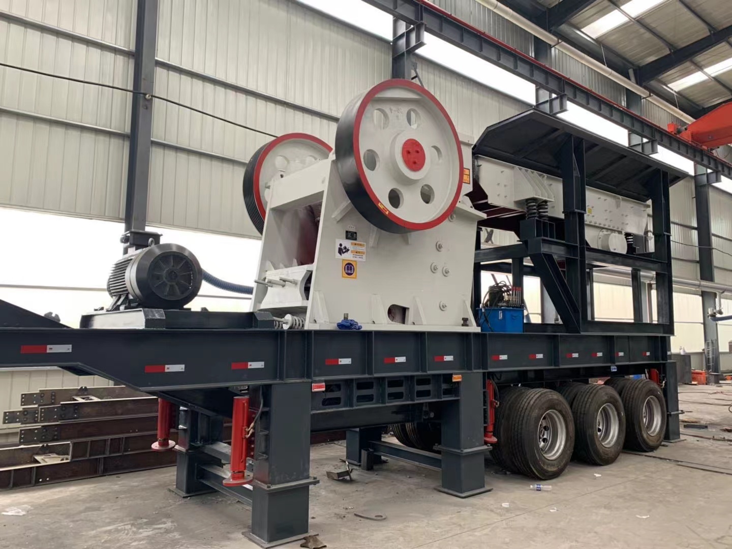 How to improve the crushing efficiency of quartz jaw crusher? What is the reason for poor discharge of quartz jaw crusher?